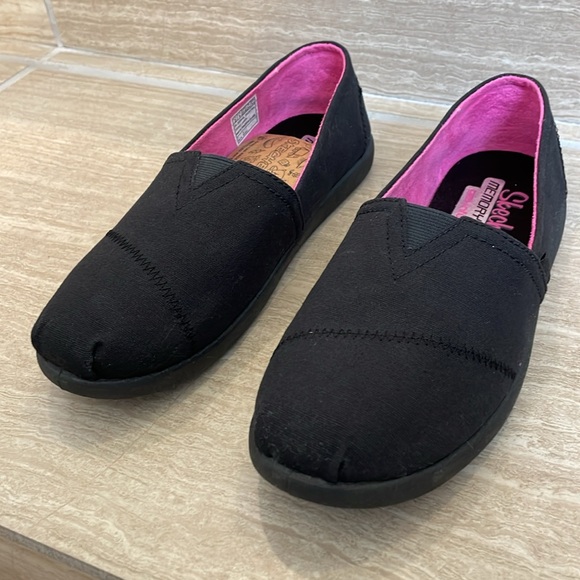 SKECHERS NWT Girls Size 2 Black Slip-On canvas casual shoes gel memory foam - Picture 2 of 11